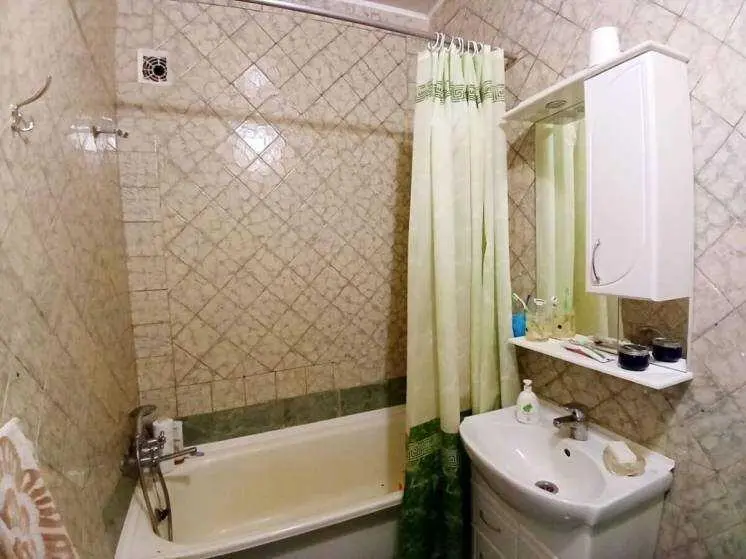 Цегляний будинок на Червоному Шляху