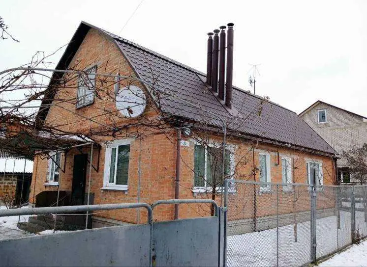 Цегляний будинок на Червоному Шляху