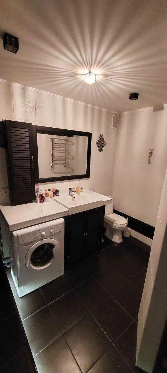 Продається 2 кімнатна квартира на Боженка 
