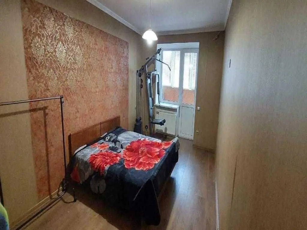 Продається 2 кімнатна квартира на Боженка 
