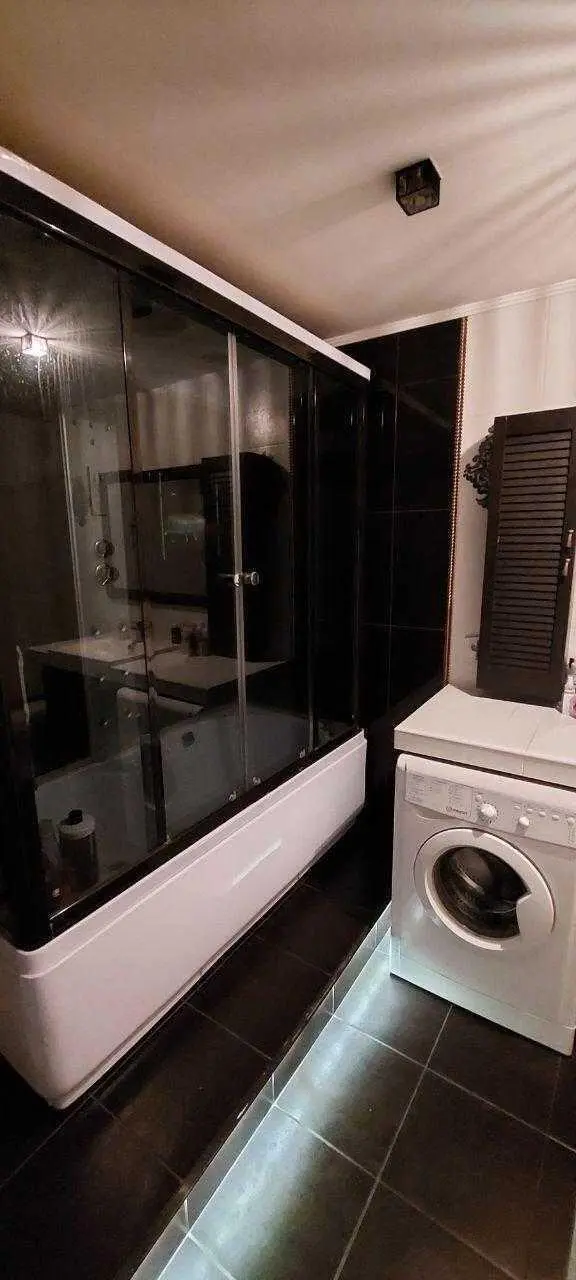 Продається 2 кімнатна квартира на Боженка 
