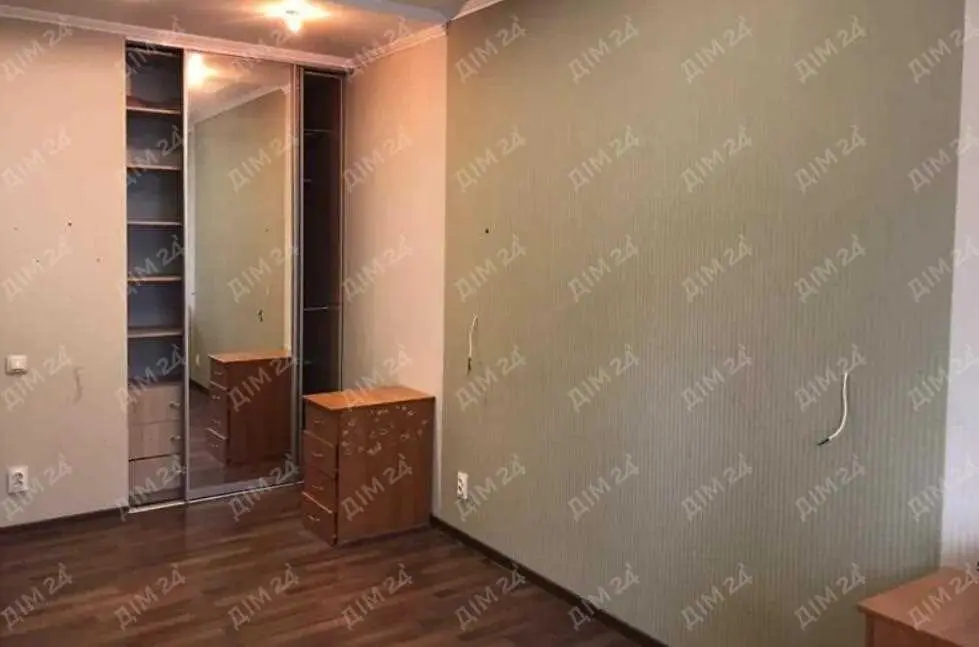 3 кімнатна квартира в центрі міста 