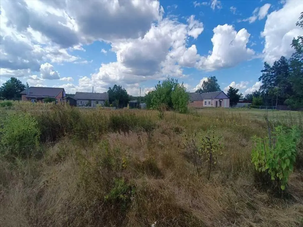 Ділянка в центрі с.Микільське.