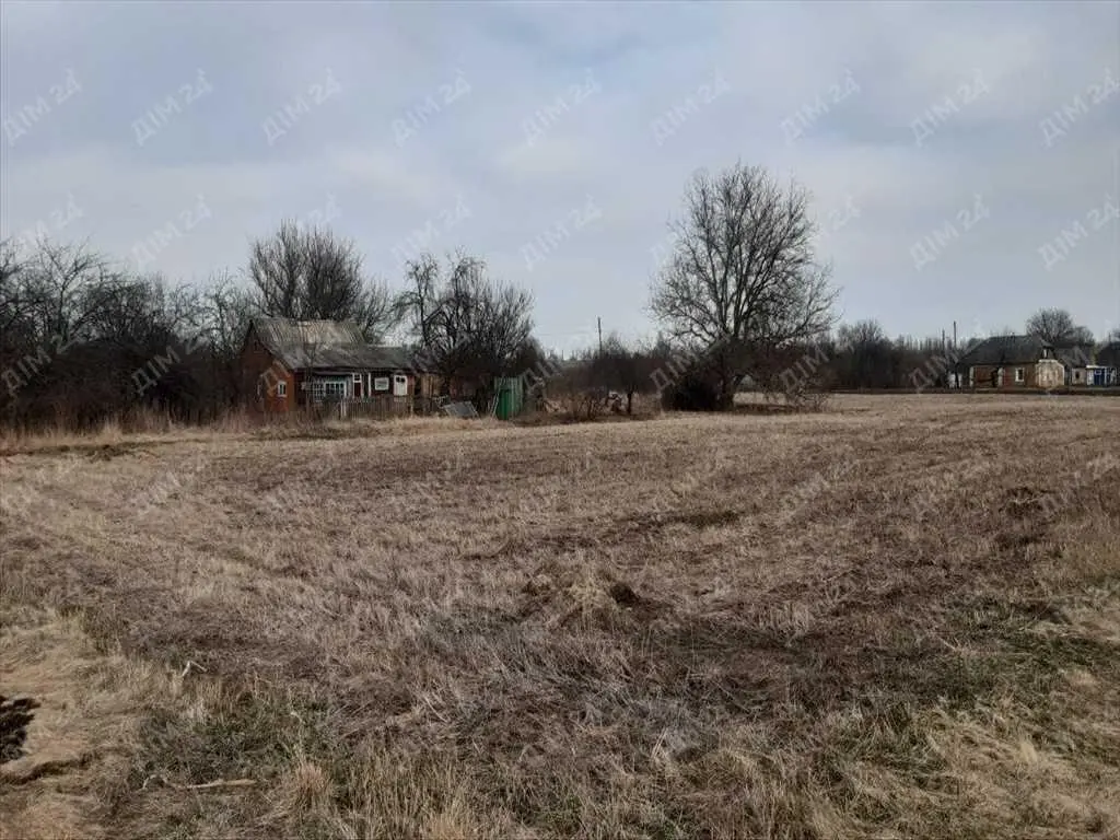 Будинок з великою ділянкою в Гожулах