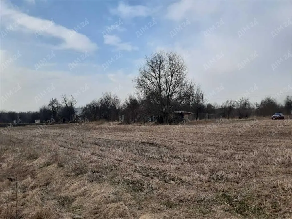 Будинок з великою ділянкою в Гожулах