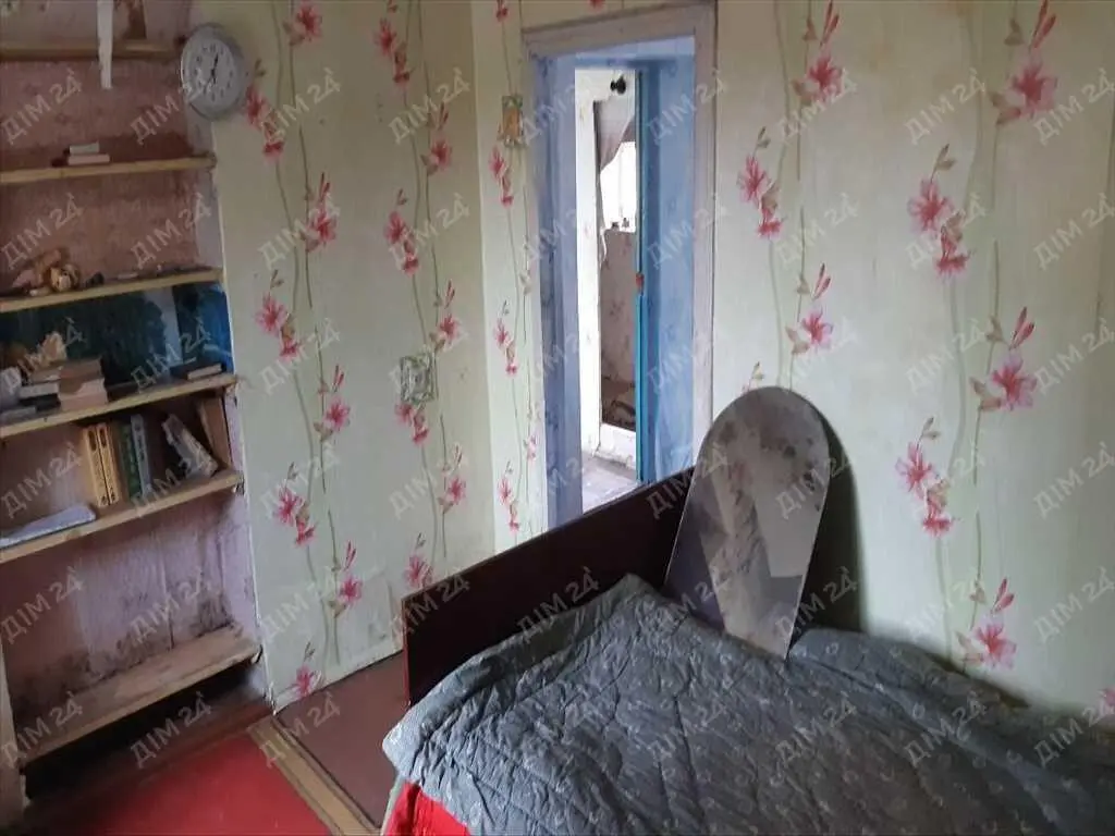 Будинок з великою ділянкою в Гожулах