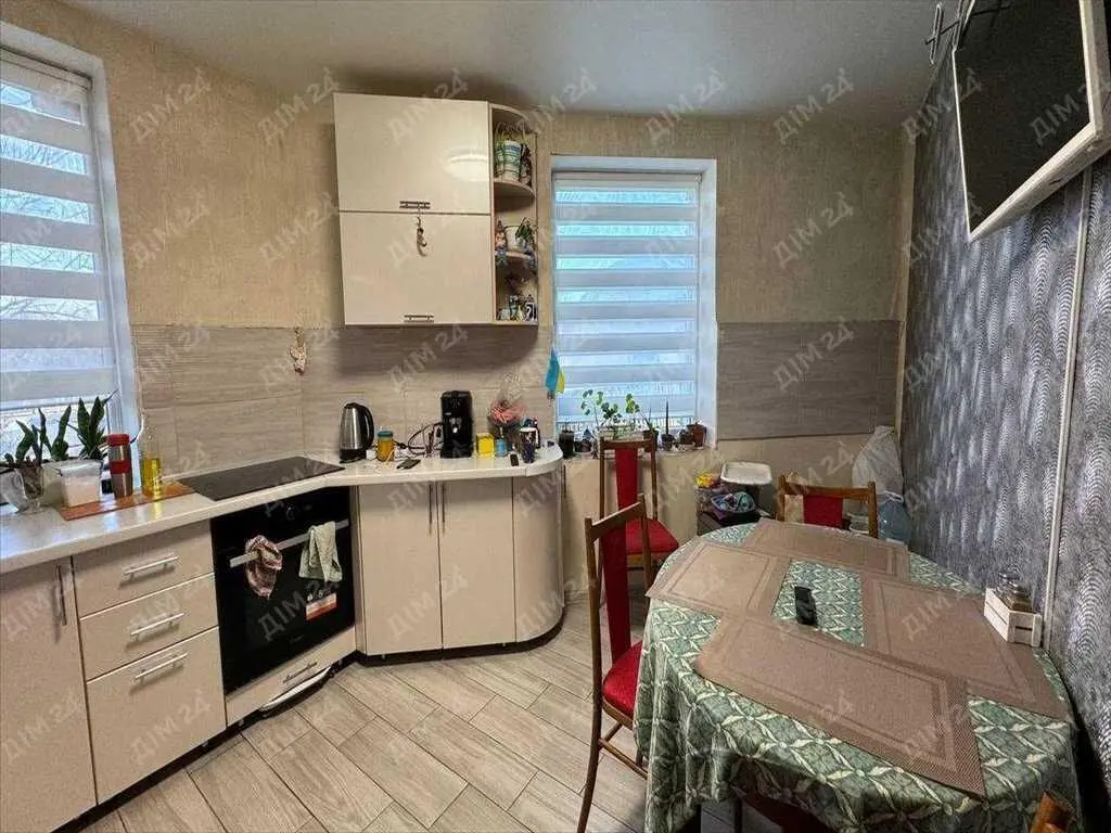 Будинок поруч з зупинкою! 