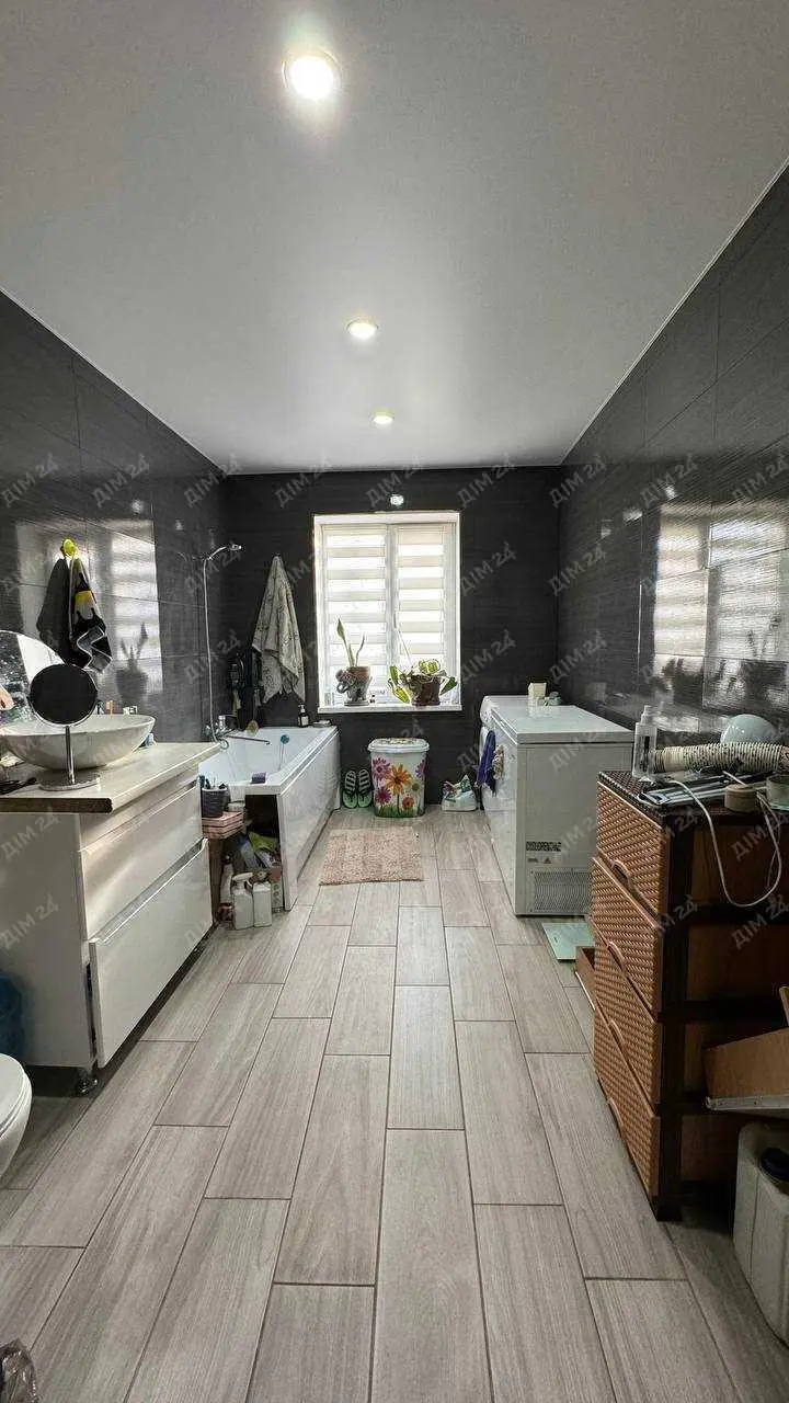 Будинок поруч з зупинкою! 