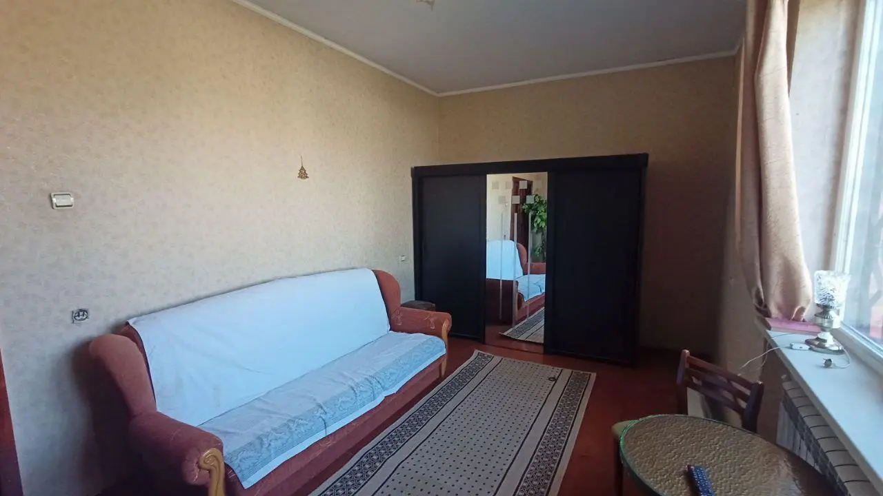 Великий будинок можливо під комерцію на Юрівці
