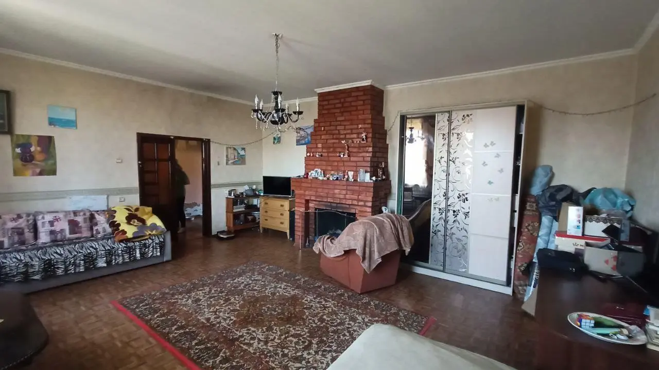 Великий будинок можливо під комерцію на Юрівці
