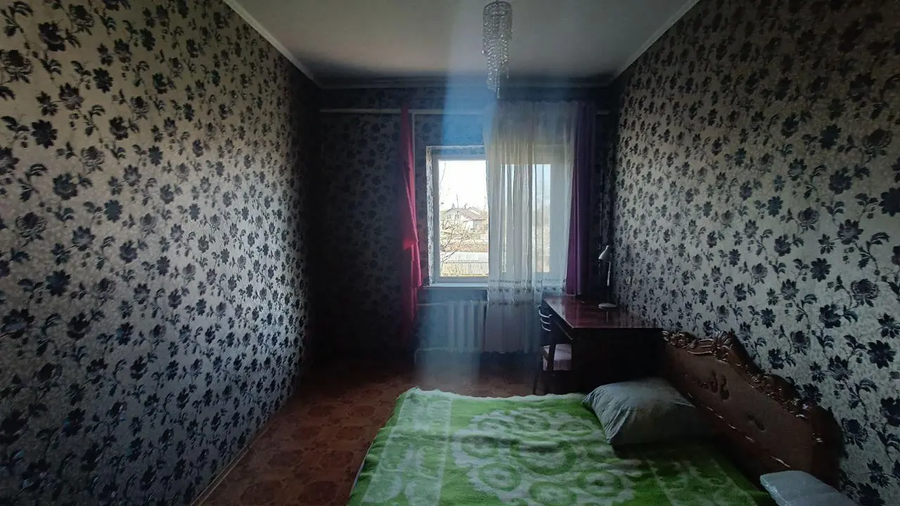 Великий будинок можливо під комерцію на Юрівці
