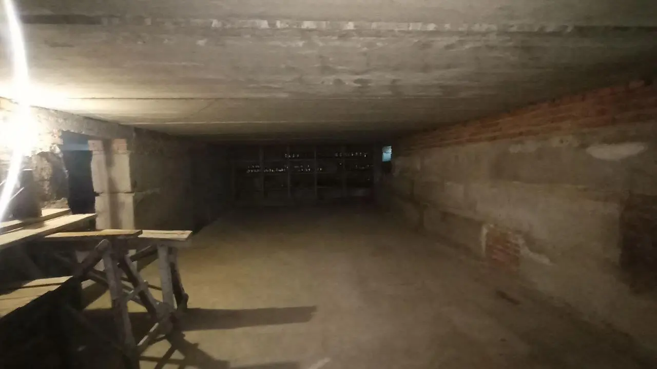 Великий будинок можливо під комерцію на Юрівці
