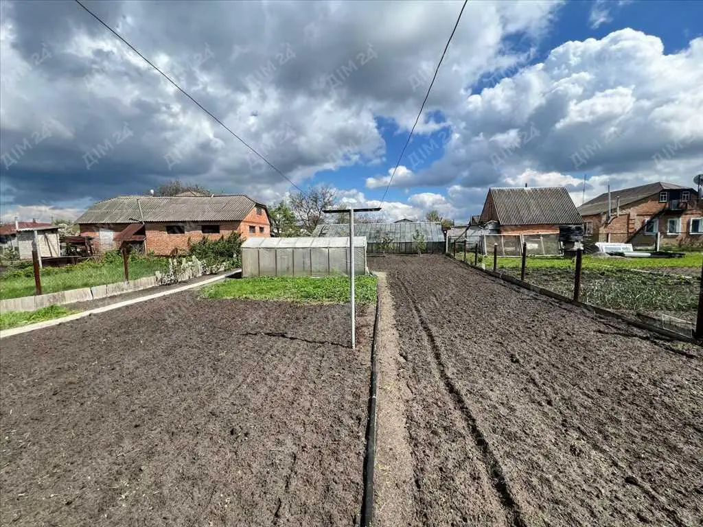 Продаж ділянки з будинком