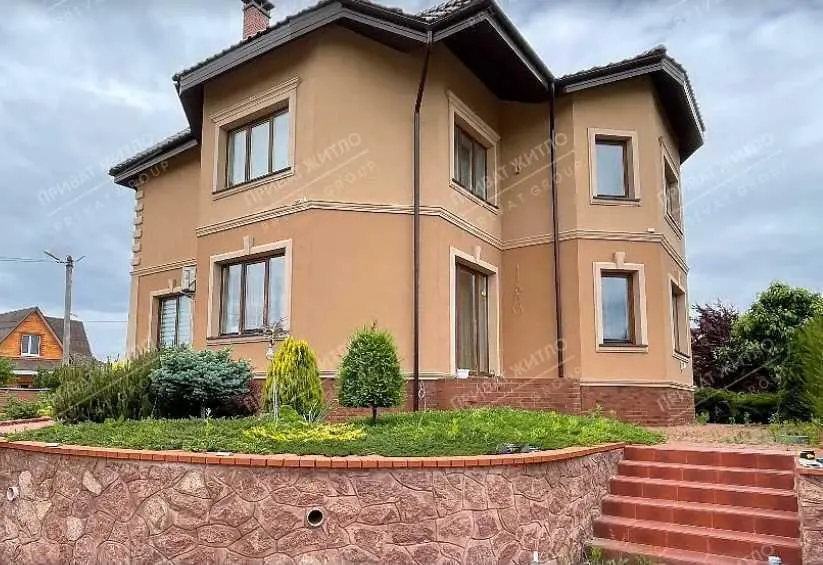 Пропонуємо 2 поверховий будинок  в районі ГРЛ