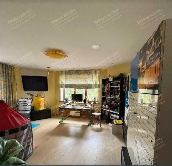 Пропонуємо 2 поверховий будинок  в районі ГРЛ