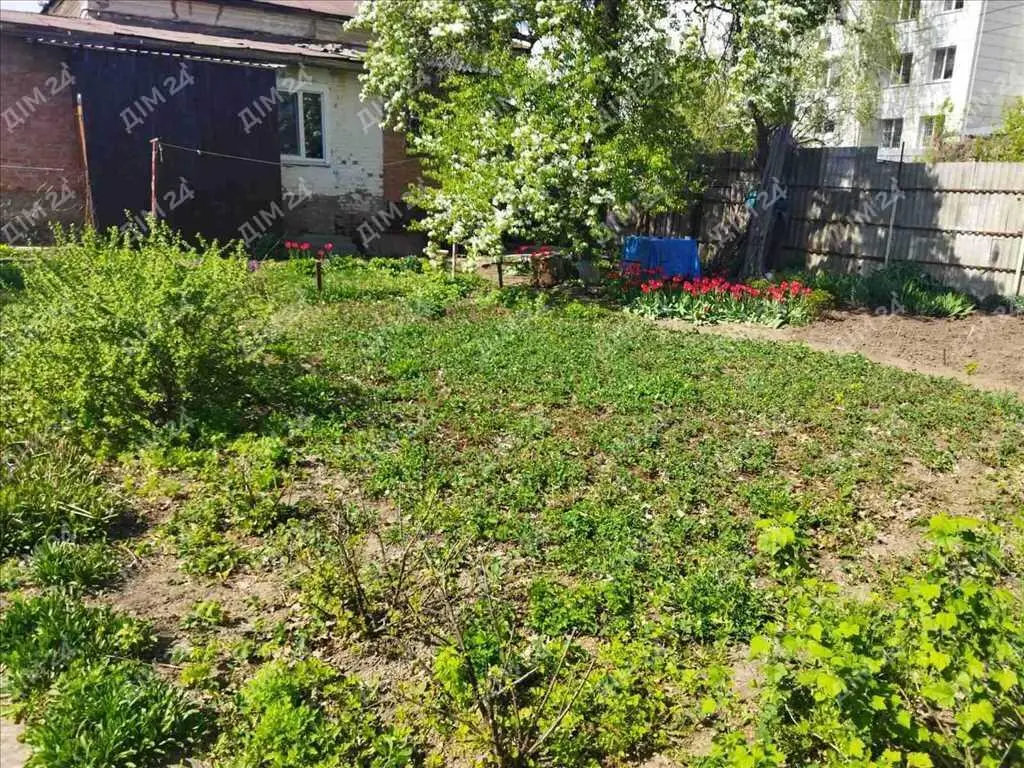 Частина будинку з центральними комунікаціями!