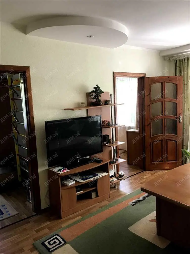 Простора 4 кімнатна квартира на Дослідній.