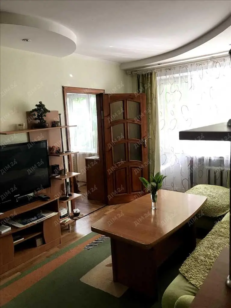 Простора 4 кімнатна квартира на Дослідній.