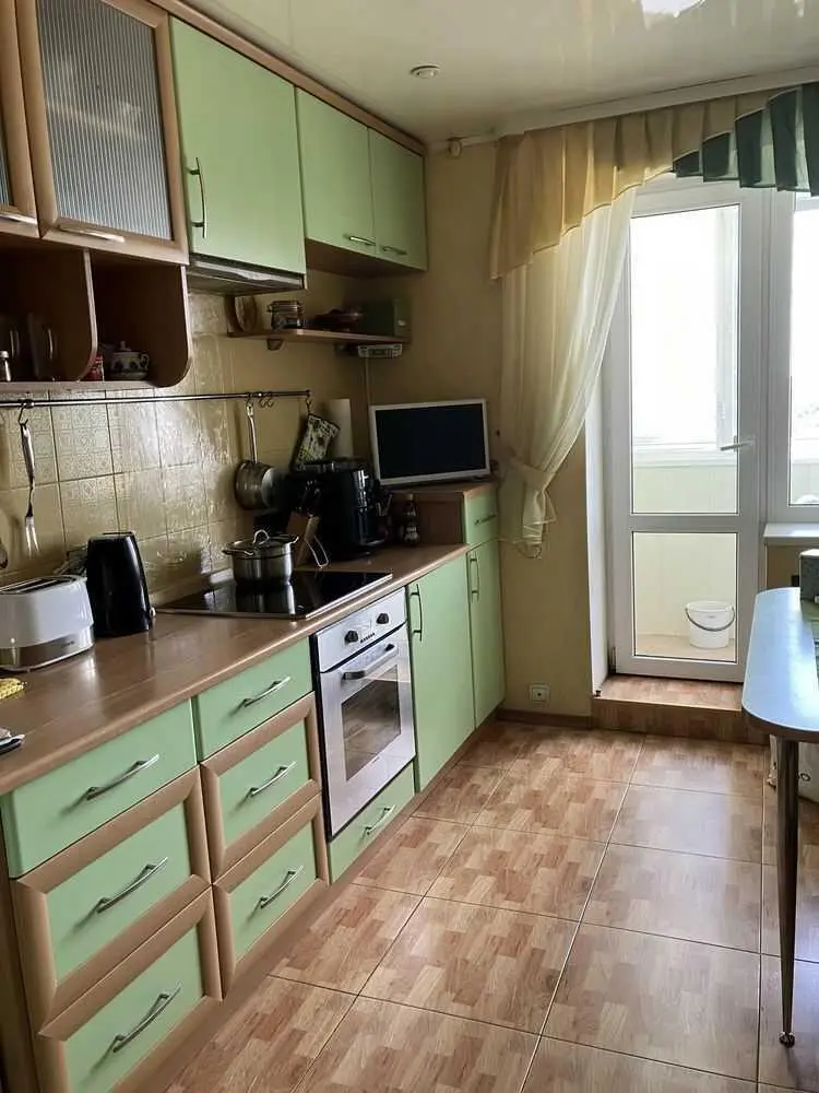 Простора, гарна 3к квартира, Сади-2!