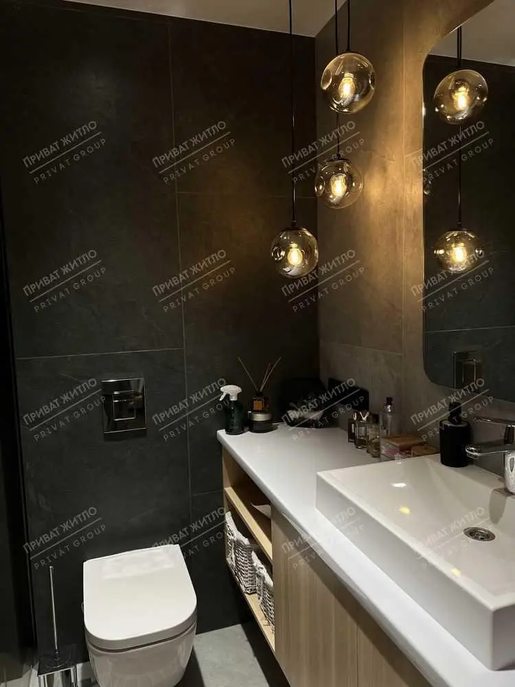 Трикімнатна квартира в новому сучасному будинку з дизайнерським ремонтом