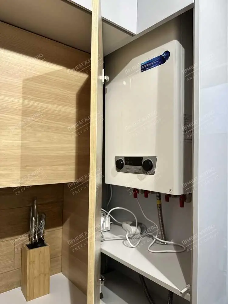 Трикімнатна квартира в новому сучасному будинку з дизайнерським ремонтом