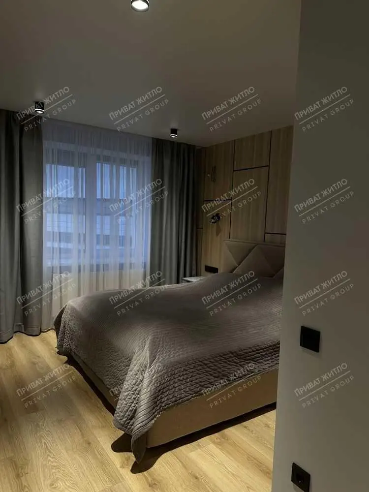 Трикімнатна квартира в новому сучасному будинку з дизайнерським ремонтом