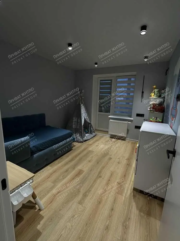 Трикімнатна квартира в новому сучасному будинку з дизайнерським ремонтом