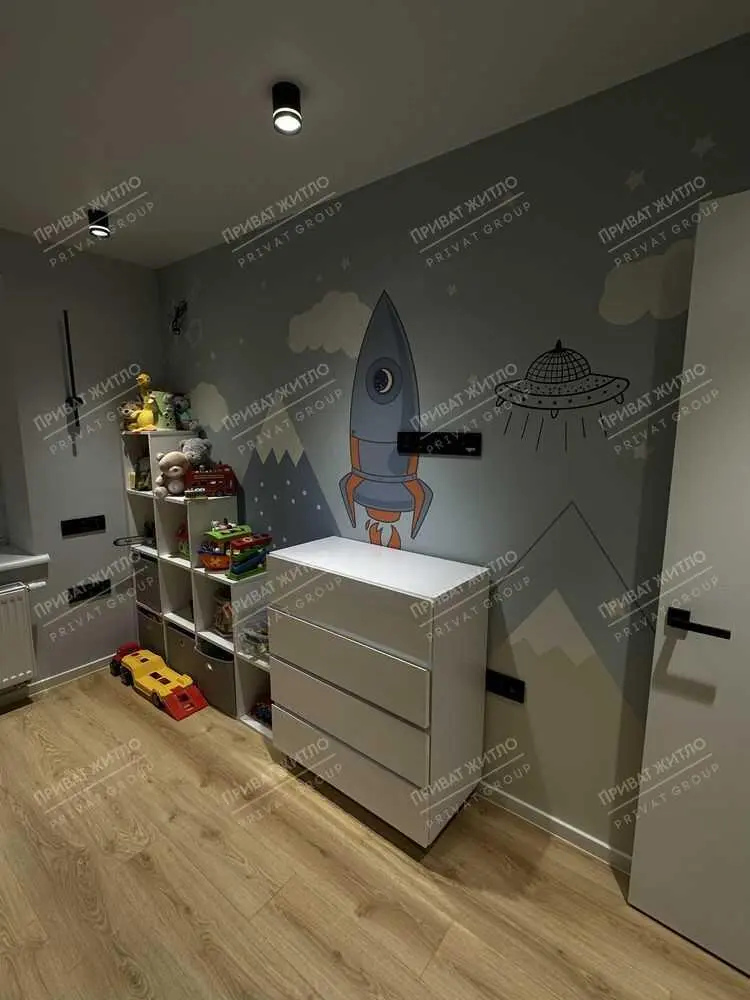 Трикімнатна квартира в новому сучасному будинку з дизайнерським ремонтом