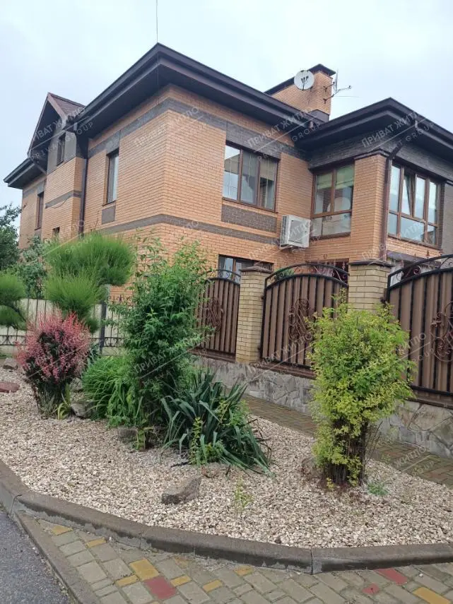 Ваш власний дім із басейном та барбекю всього за 5 хвилин від Сонячного парку!