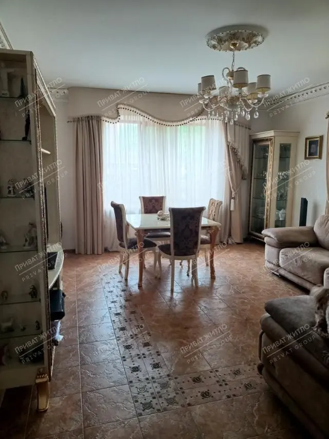 Ваш власний дім із басейном та барбекю всього за 5 хвилин від Сонячного парку!