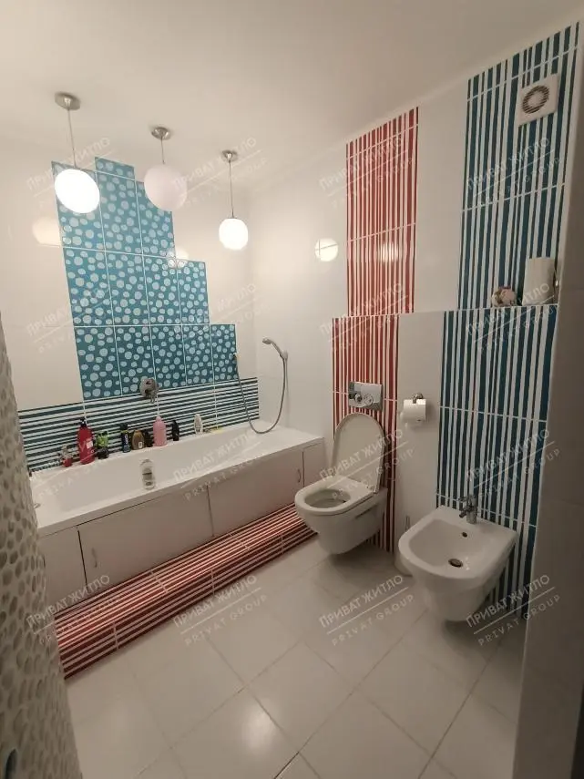 Ваш власний дім із басейном та барбекю всього за 5 хвилин від Сонячного парку!