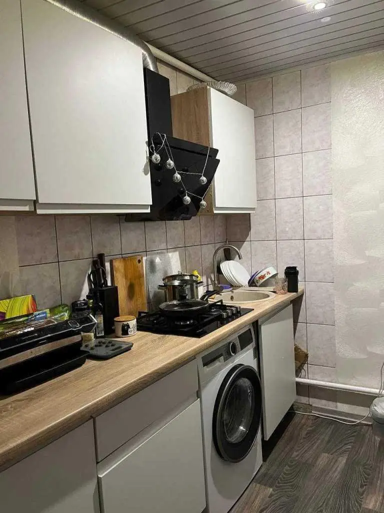 Окремий будинок поблизу площі Зигіна!