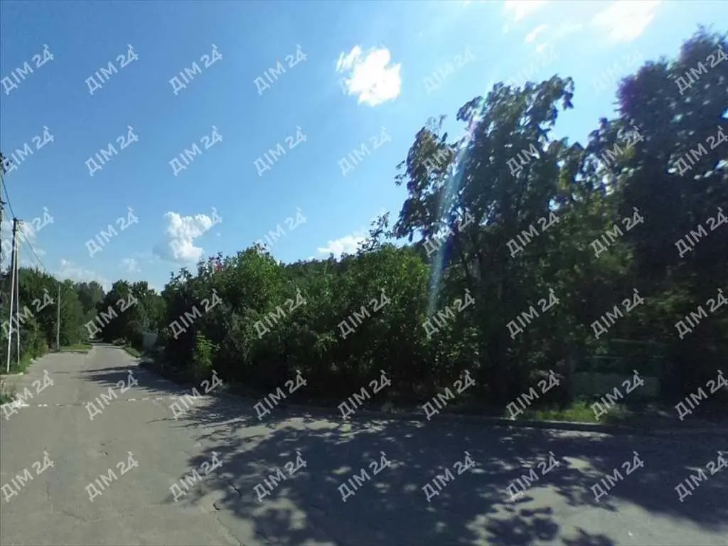 Окремий будинок в с Нижні Млини в 3 км від міста.