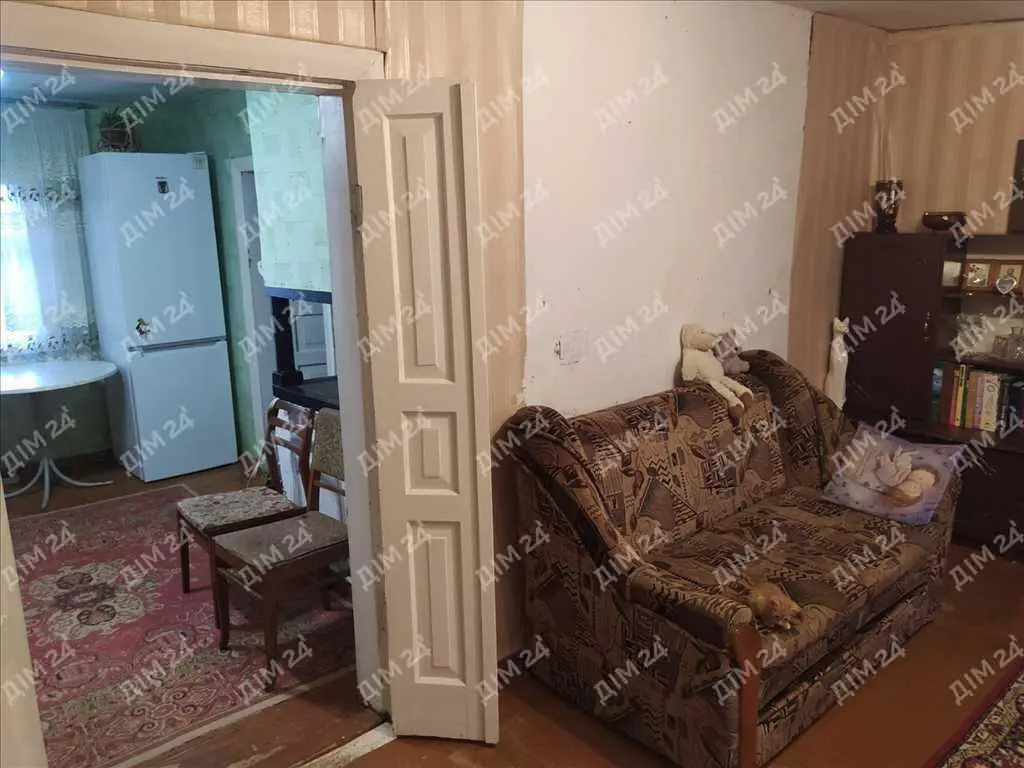 Окремий будинок з  власним ставком.