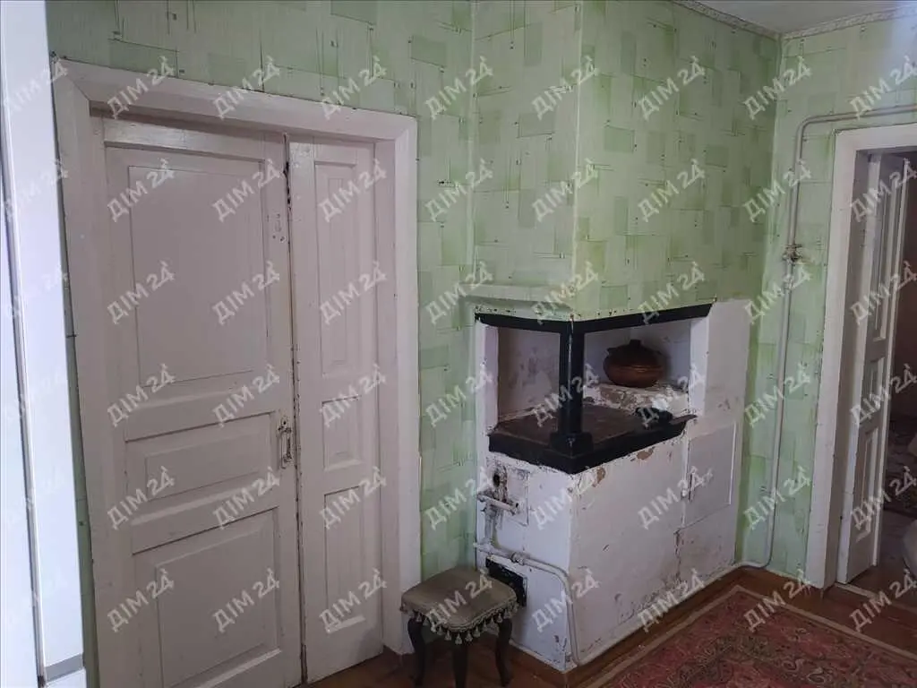 Окремий будинок з  власним ставком.