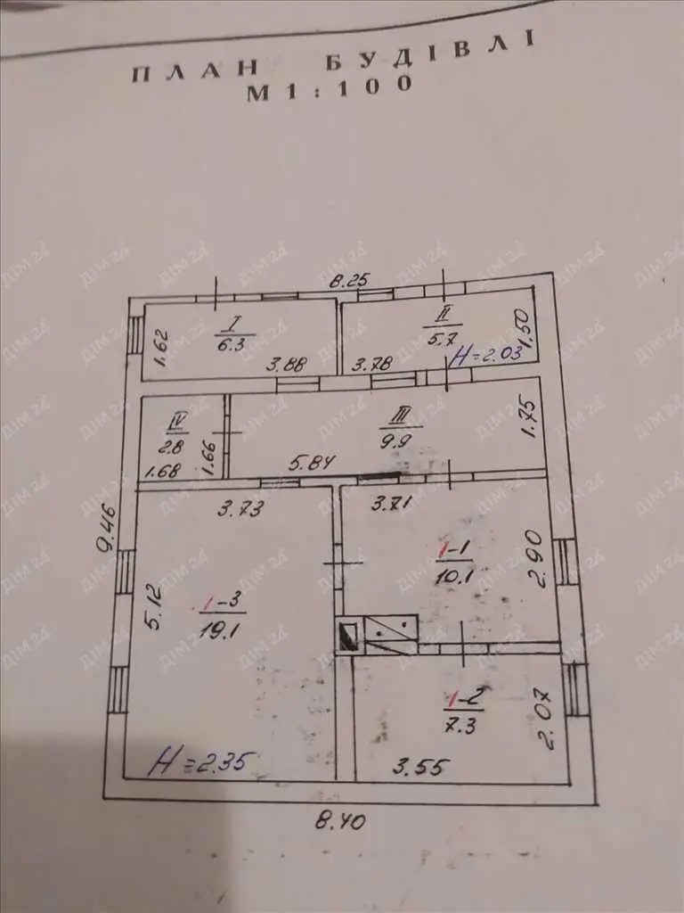 Окремий будинок з  власним ставком.