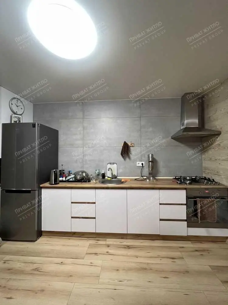 Продається шикарна однокімнатна студія в новобудові в центрі міста.