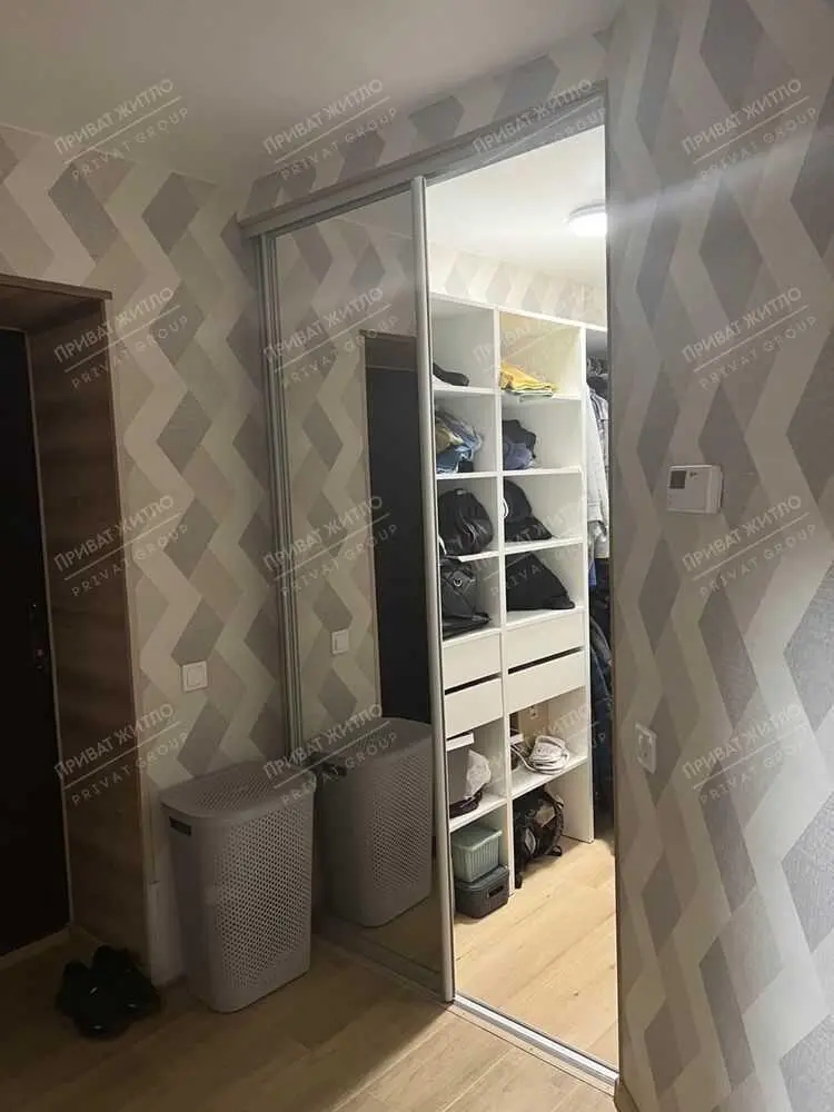 Продається шикарна однокімнатна студія в новобудові в центрі міста.