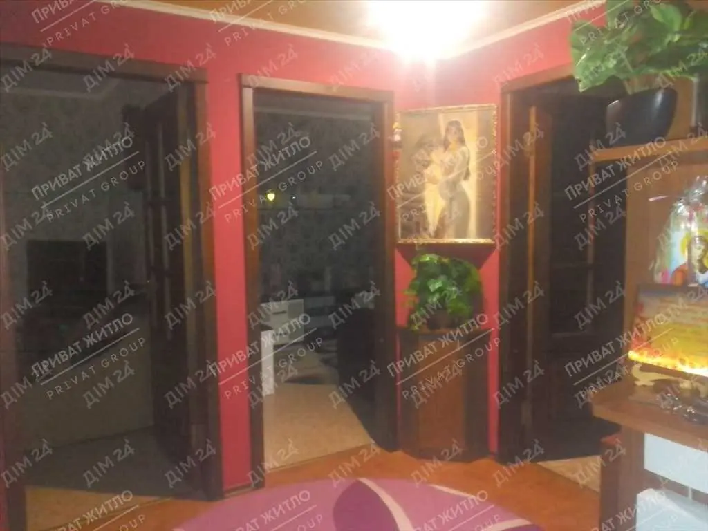 Трикімнатна квартира, Алмазний