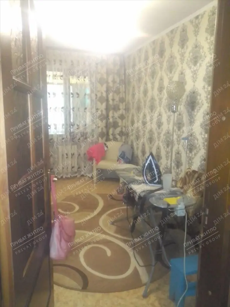 Трикімнатна квартира, Алмазний