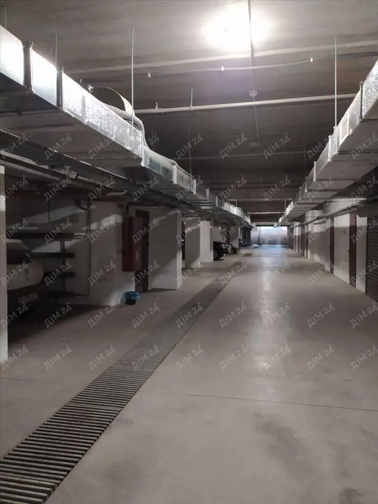 Паркомісце з коморою в центрі Полтави на Ляхова