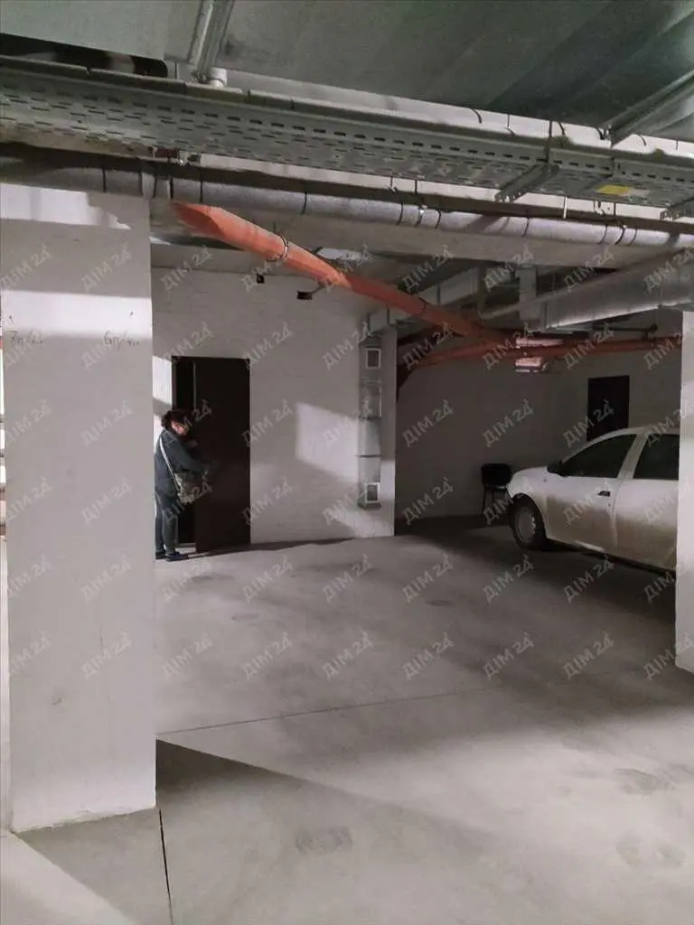 Паркомісце з коморою в центрі Полтави на Ляхова