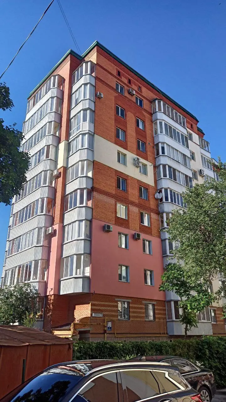 Затишна двокімнатна квартира в центрі 