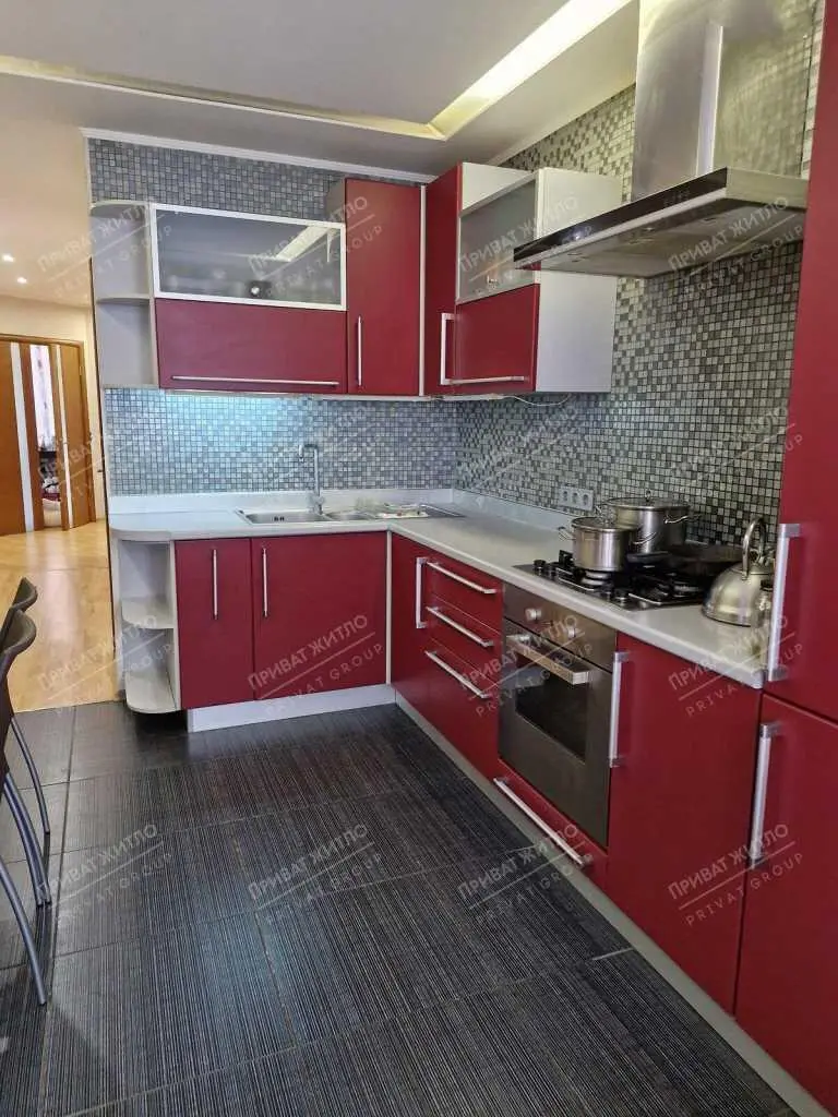 Затишна двокімнатна квартира в центрі 