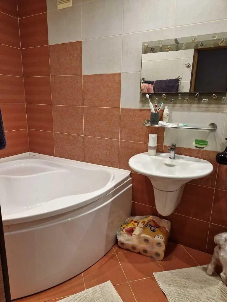 Затишна двокімнатна квартира в центрі 