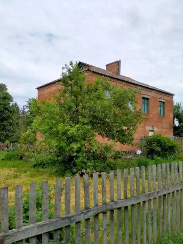 Окремий будинок для родини в Чутове