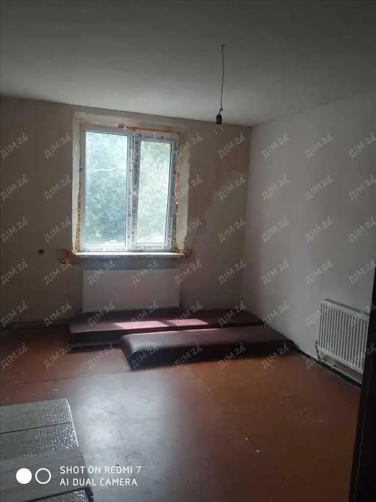 Просторий будинок в передмісті!