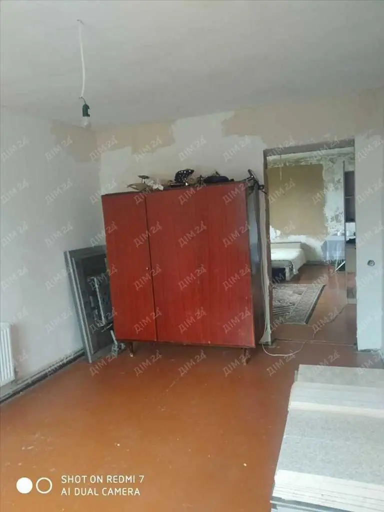 Просторий будинок в передмісті!