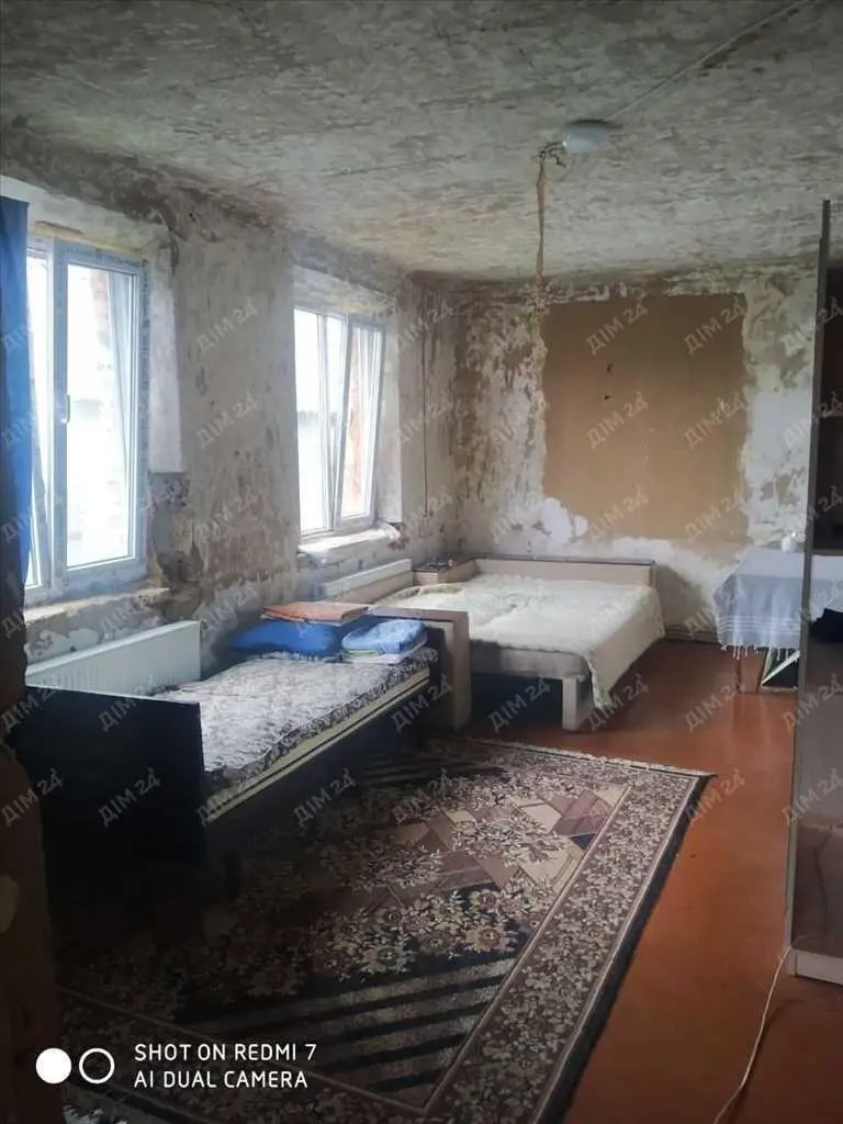 Просторий будинок в передмісті!