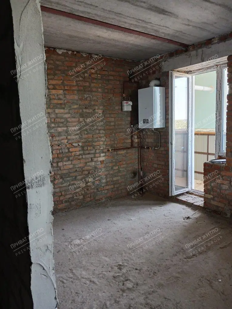 Простора видова квартира, мікрорайон Левада